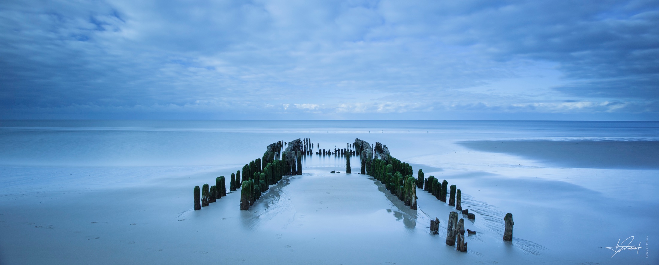 Mossy groynes, Lister Ellenbogen, blue hour